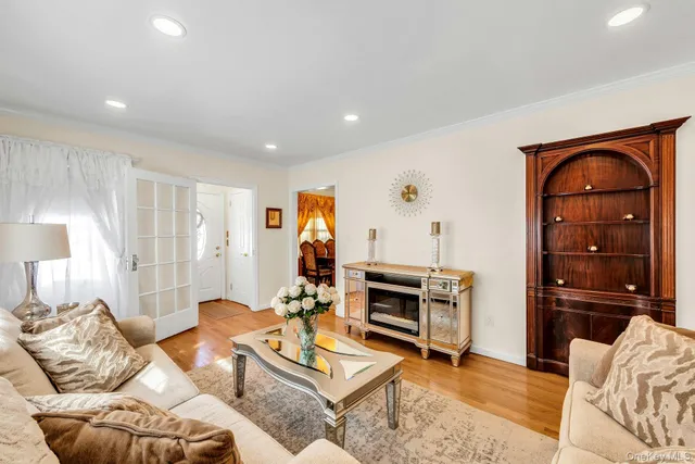 $815,000 | 20 Law Street, North Valley Stream, NY 11580