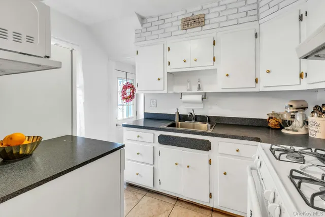 $815,000 | 20 Law Street, North Valley Stream, NY 11580