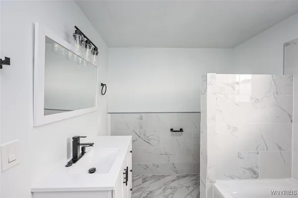 $1,500 | 30 Glenwood Avenue, Buffalo, NY 14209