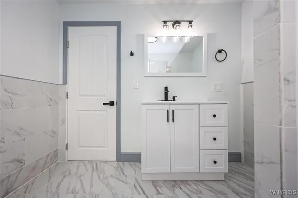 $1,500 | 30 Glenwood Avenue, Buffalo, NY 14209