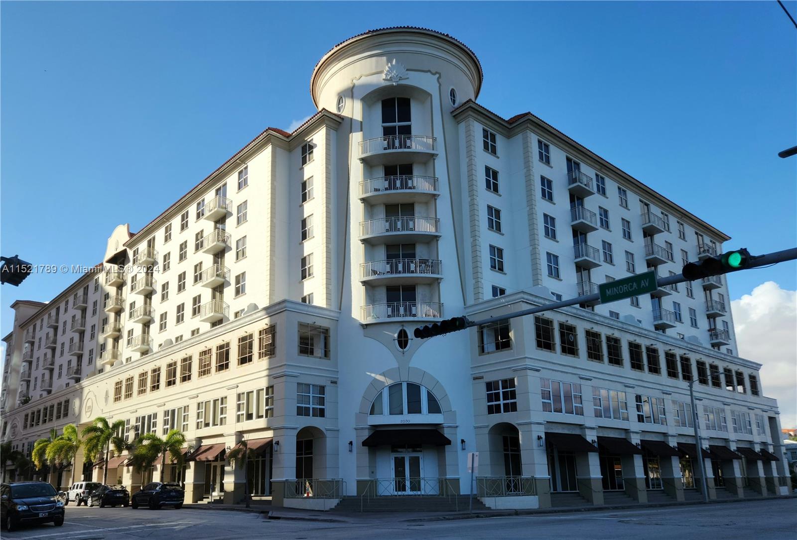 2030 Douglas Rd Unit 817  