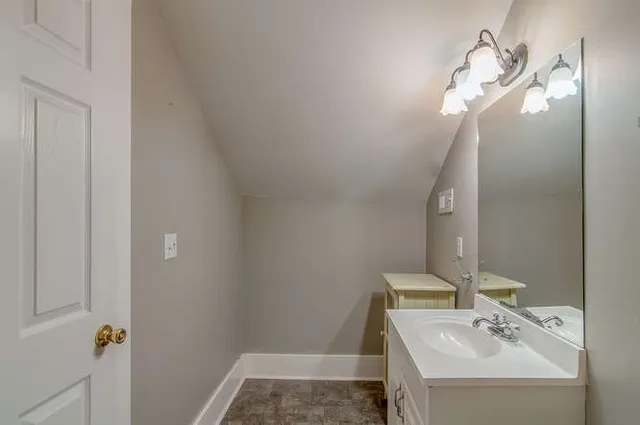 $2,495 | 217 Treutland Avenue, Nashville, TN 37207