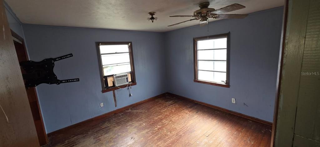 305 16th Avenue Ocoee, FL 34761 - Photo 18 of 20 an empty room with windows and fan