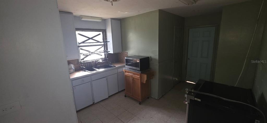 305 16th Avenue Ocoee, FL 34761 - Photo 5 of 20 a room with a window