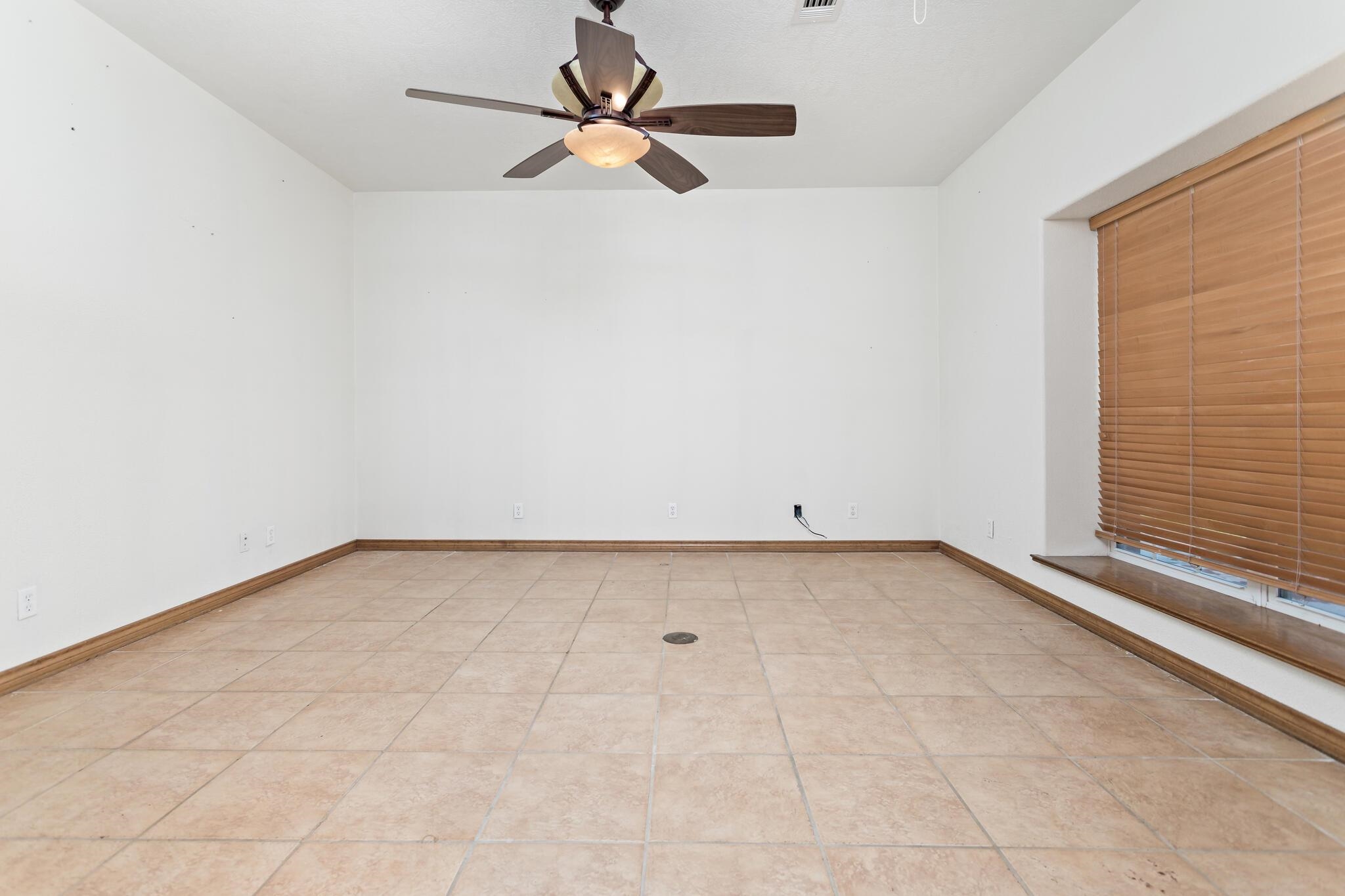 486 Parish Road Orange, TX 77632 - Photo 8 of 49