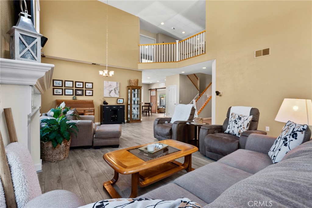 82 Springfield Mission Viejo, CA 92692 - Photo 13 of 68 Living Area
