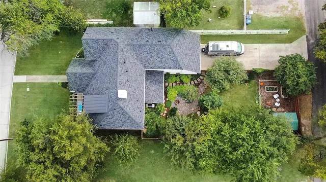 a view of a backyard with sitting area and garden
