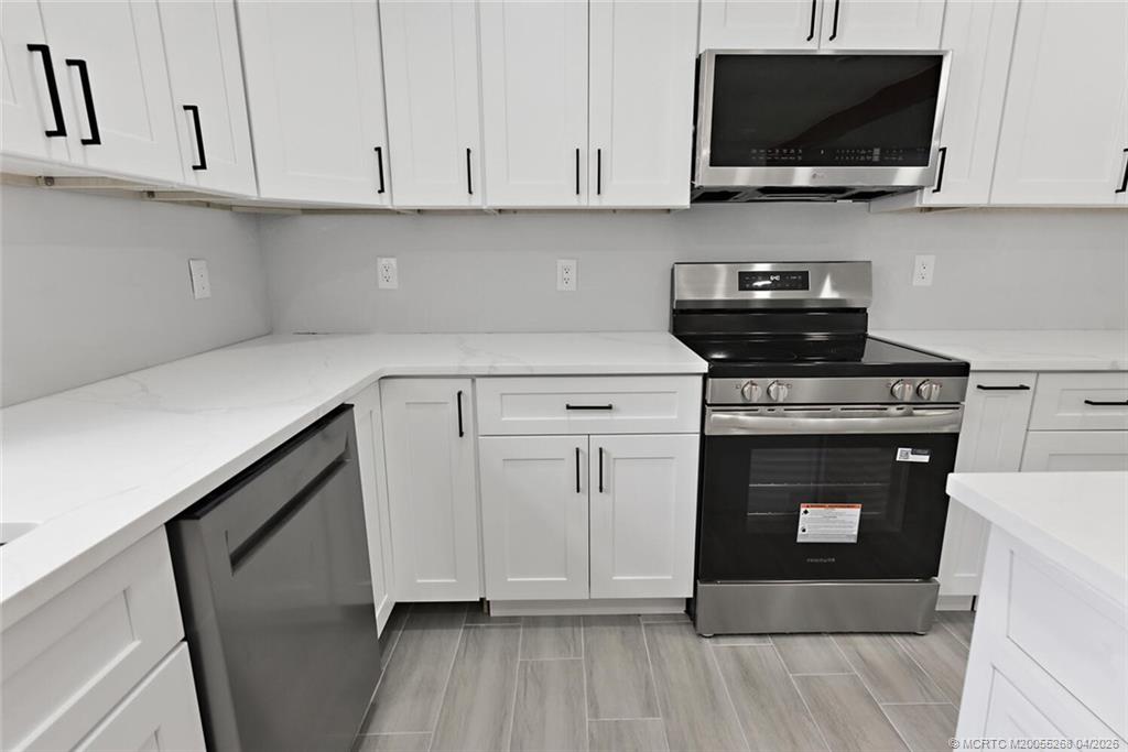 8587 Southwest 18th Avenue Stuart, FL 34997 - Photo 15 of 39