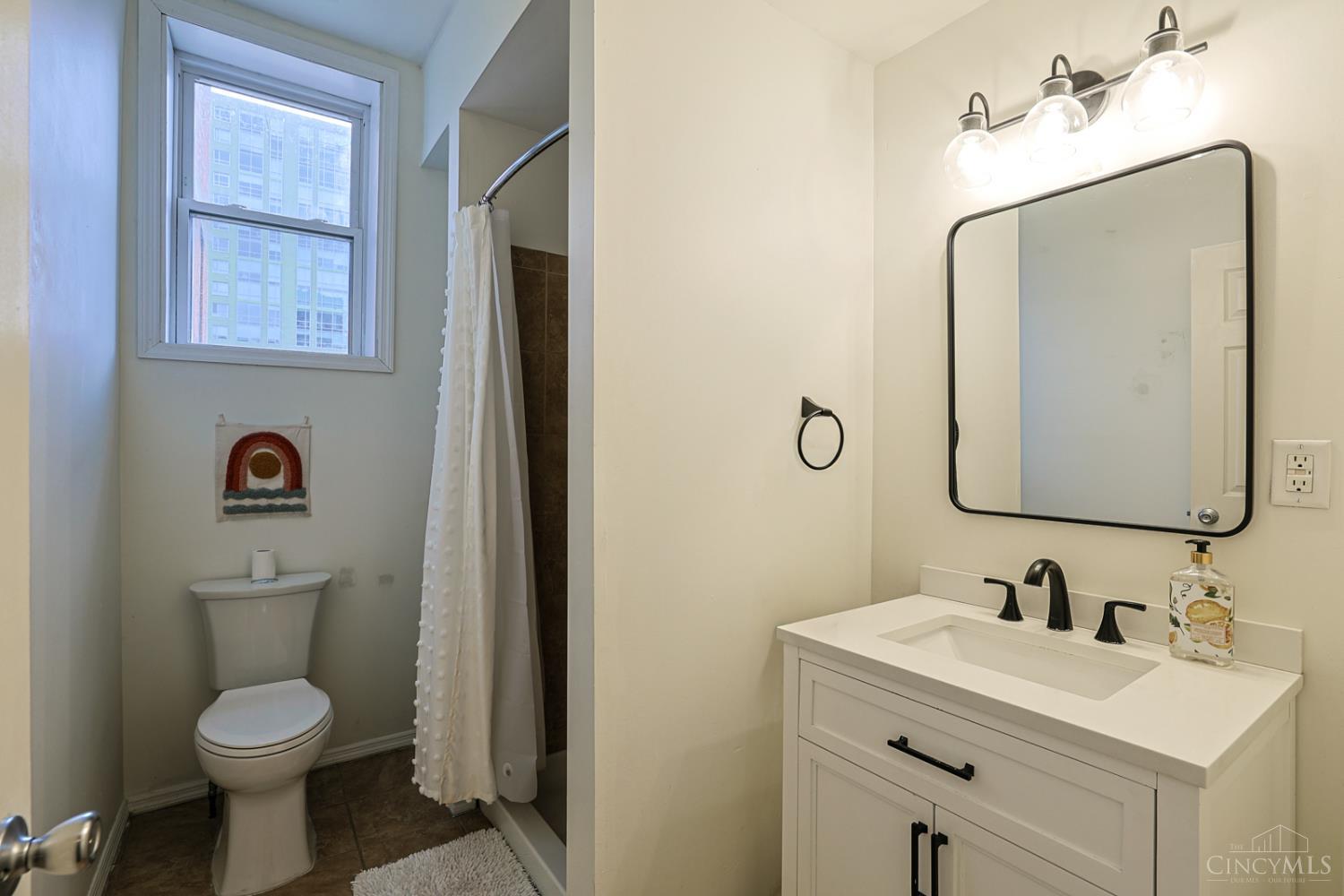 724 Main Street, Unit 5 Cincinnati, OH 45202 - Photo 17 of 21