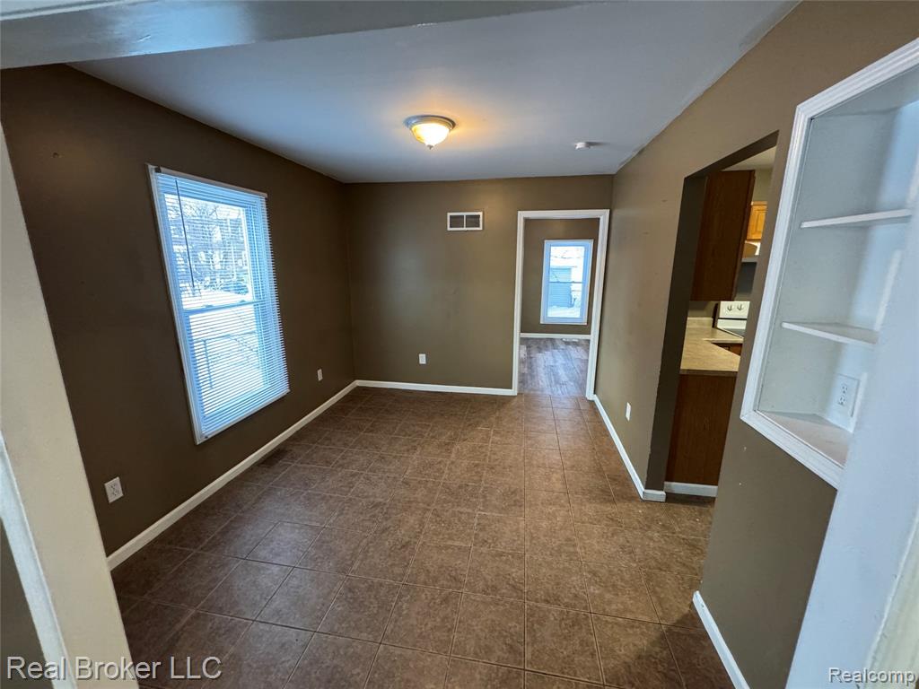 86 Hamilton Street Pontiac, MI 48342 - Photo 9 of 26