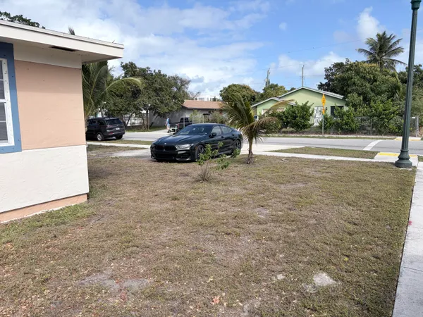 $2,499 | 213 Southeast 9th Street, Delray Beach, FL 33483