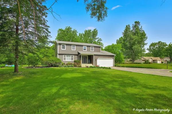 $649,999 | 2711 Old Oak Drive, McHenry, IL 60050