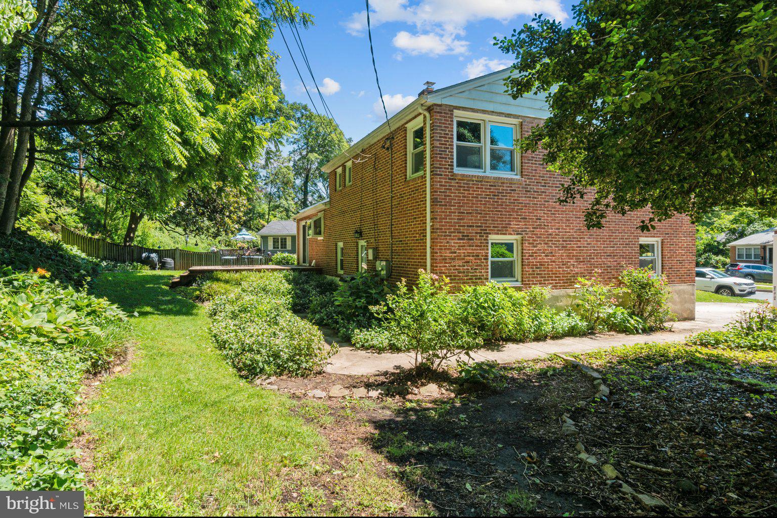 2014 Rollingwood Road Baltimore, MD 21228 - Photo 3 of 40 Mature landscaping on side yard