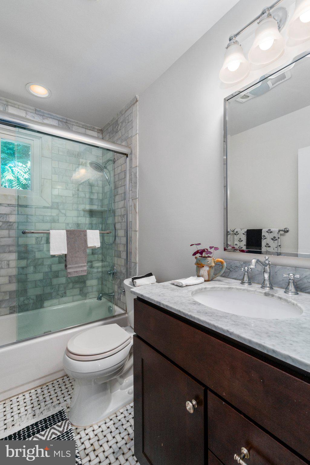 2014 Rollingwood Road Baltimore, MD 21228 - Photo 22 of 40 Full size tub plus shower in hall bath