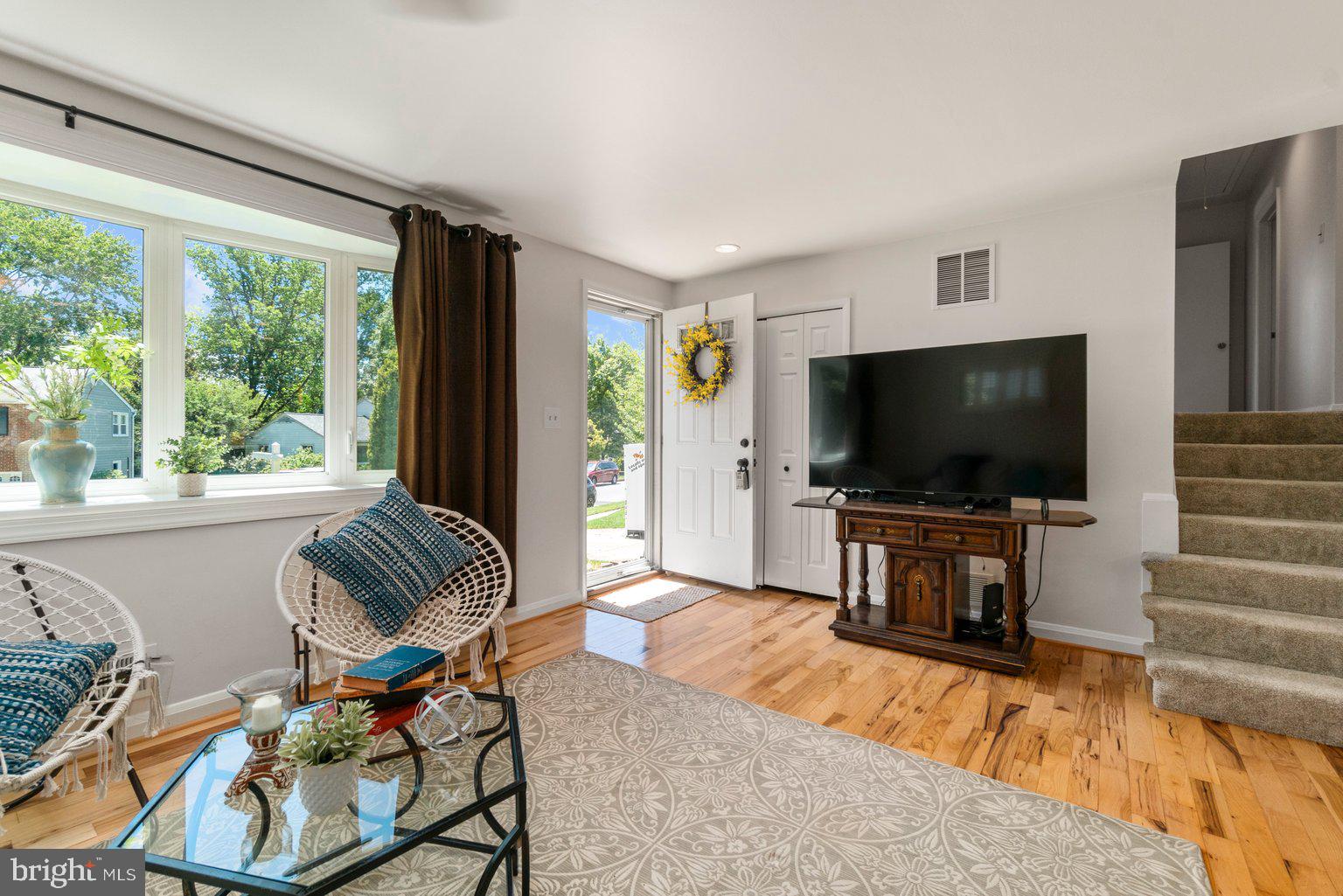 2014 Rollingwood Road Baltimore, MD 21228 - Photo 7 of 40 Inviting -bright LR with newer wood flooring