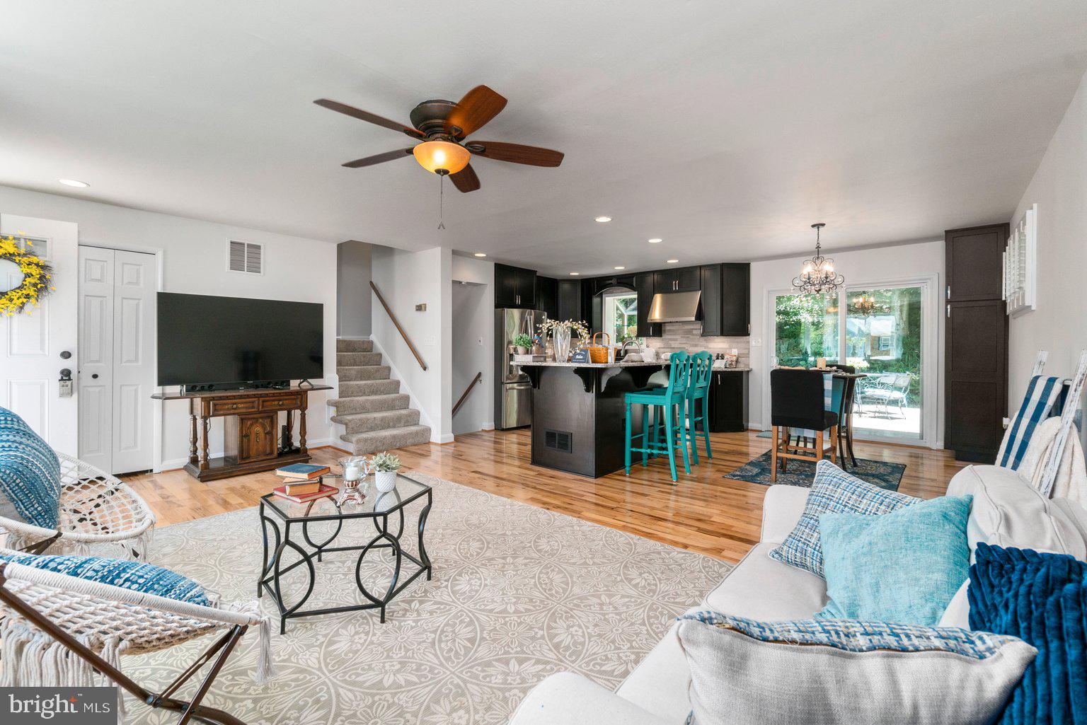 2014 Rollingwood Road Baltimore, MD 21228 - Photo 9 of 40 Open concept living -ideal for entertaining