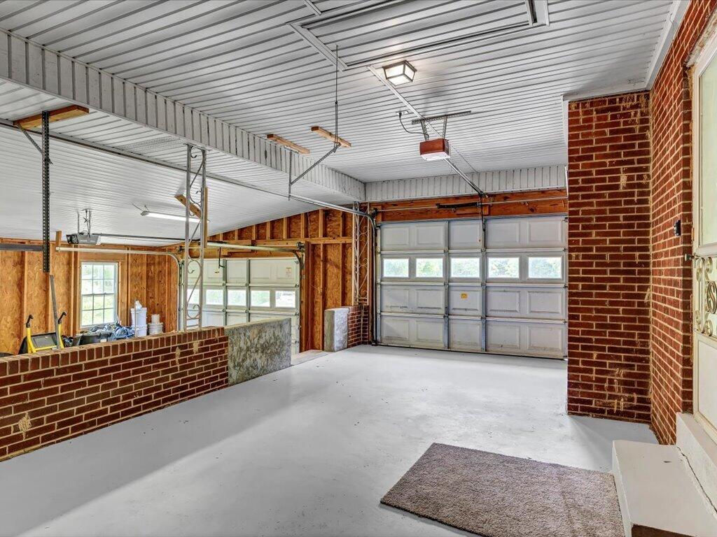 998 Burchfield Road Dandridge, TN 37725 - Photo 17 of 30 998 Burchfield - 17