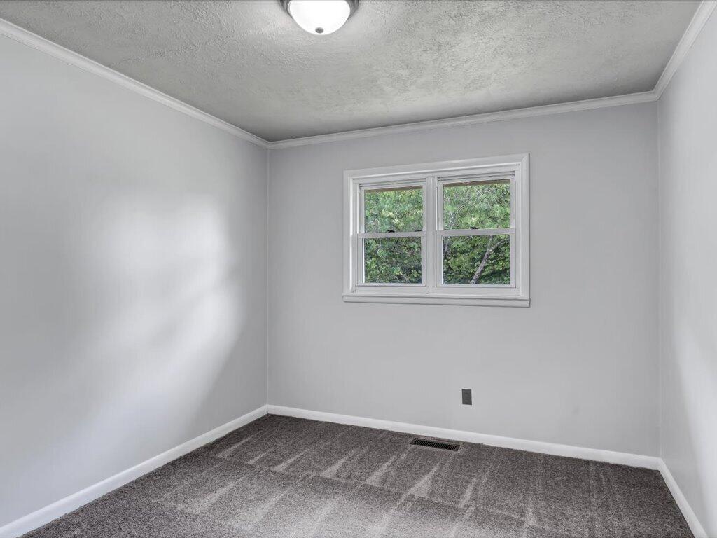 998 Burchfield Road Dandridge, TN 37725 - Photo 10 of 30 998 Burchfield - 10