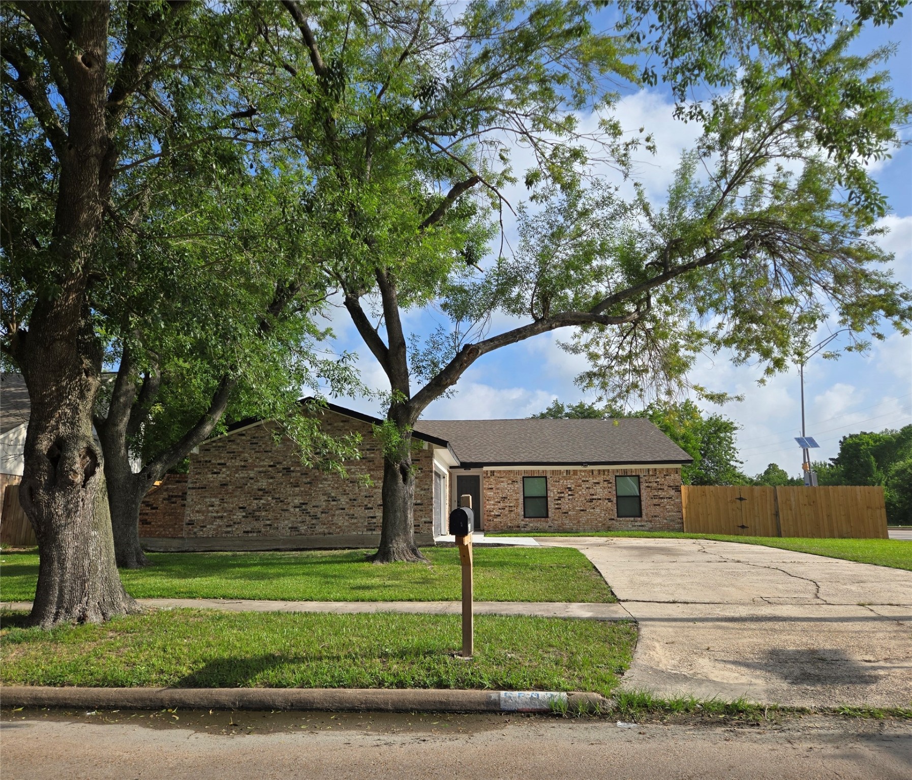 6502 Trail Valley Way Houston, TX 77086 - Photo 3 of 24 a front view of a house with a garden