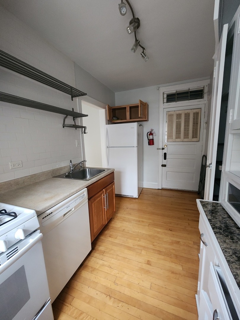 1112 Grove Street, Unit 1A Evanston, IL 60201 - Photo 5 of 14