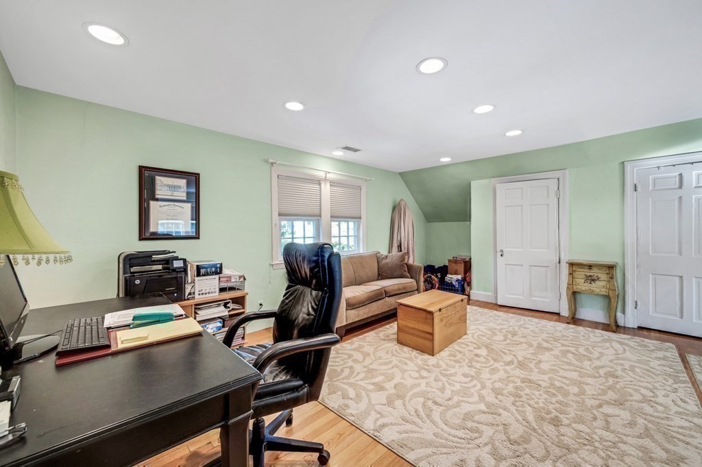 32 Pickwick Road Newton, MA 02465 - Photo 24 of 34