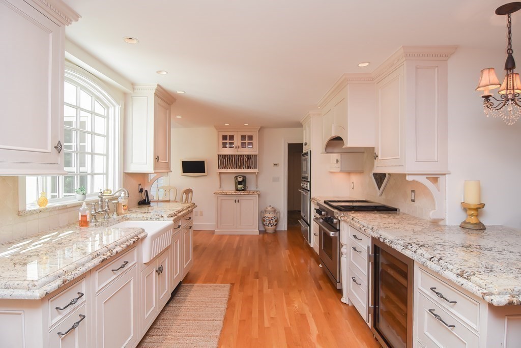 32 Pickwick Road Newton, MA 02465 - Photo 3 of 34