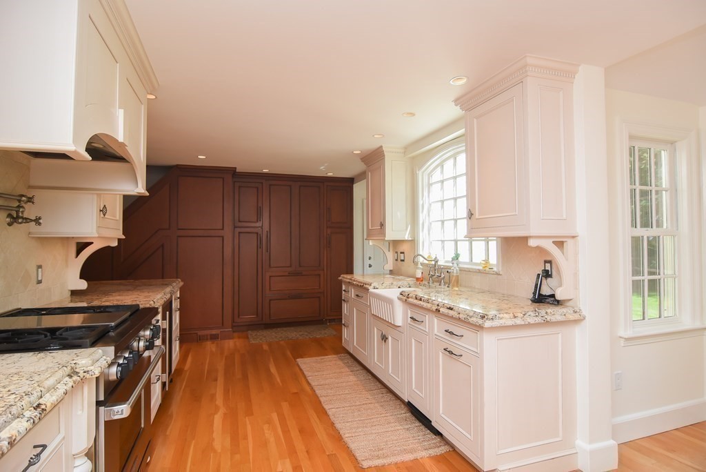 32 Pickwick Road Newton, MA 02465 - Photo 4 of 34