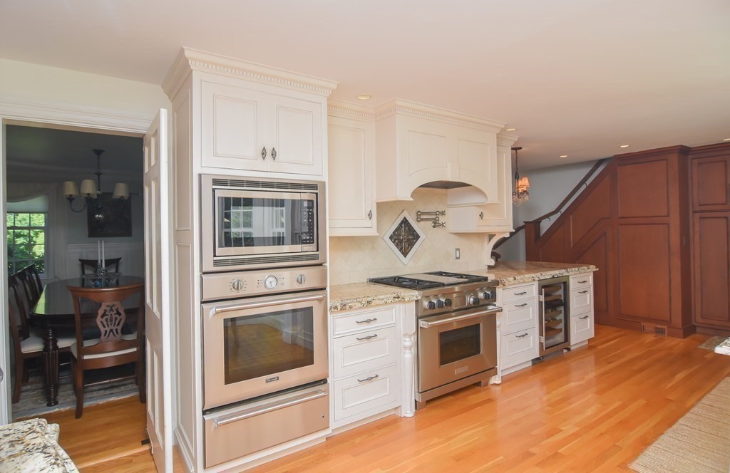 32 Pickwick Road Newton, MA 02465 - Photo 5 of 34