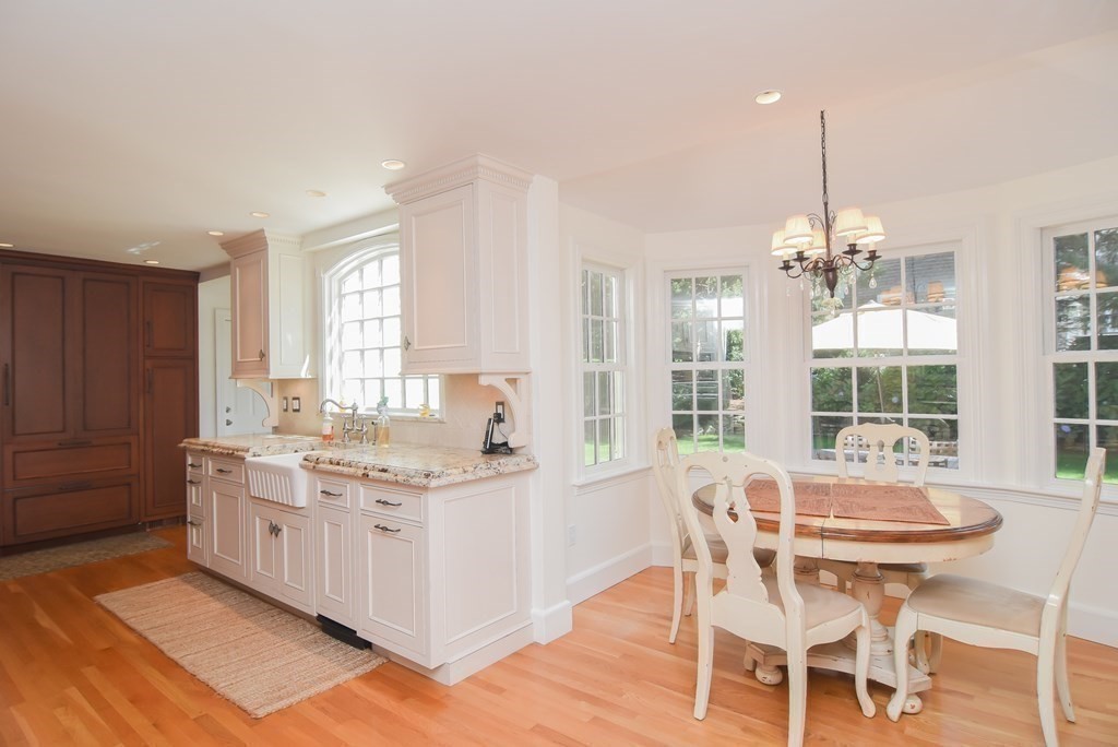 32 Pickwick Road Newton, MA 02465 - Photo 7 of 34