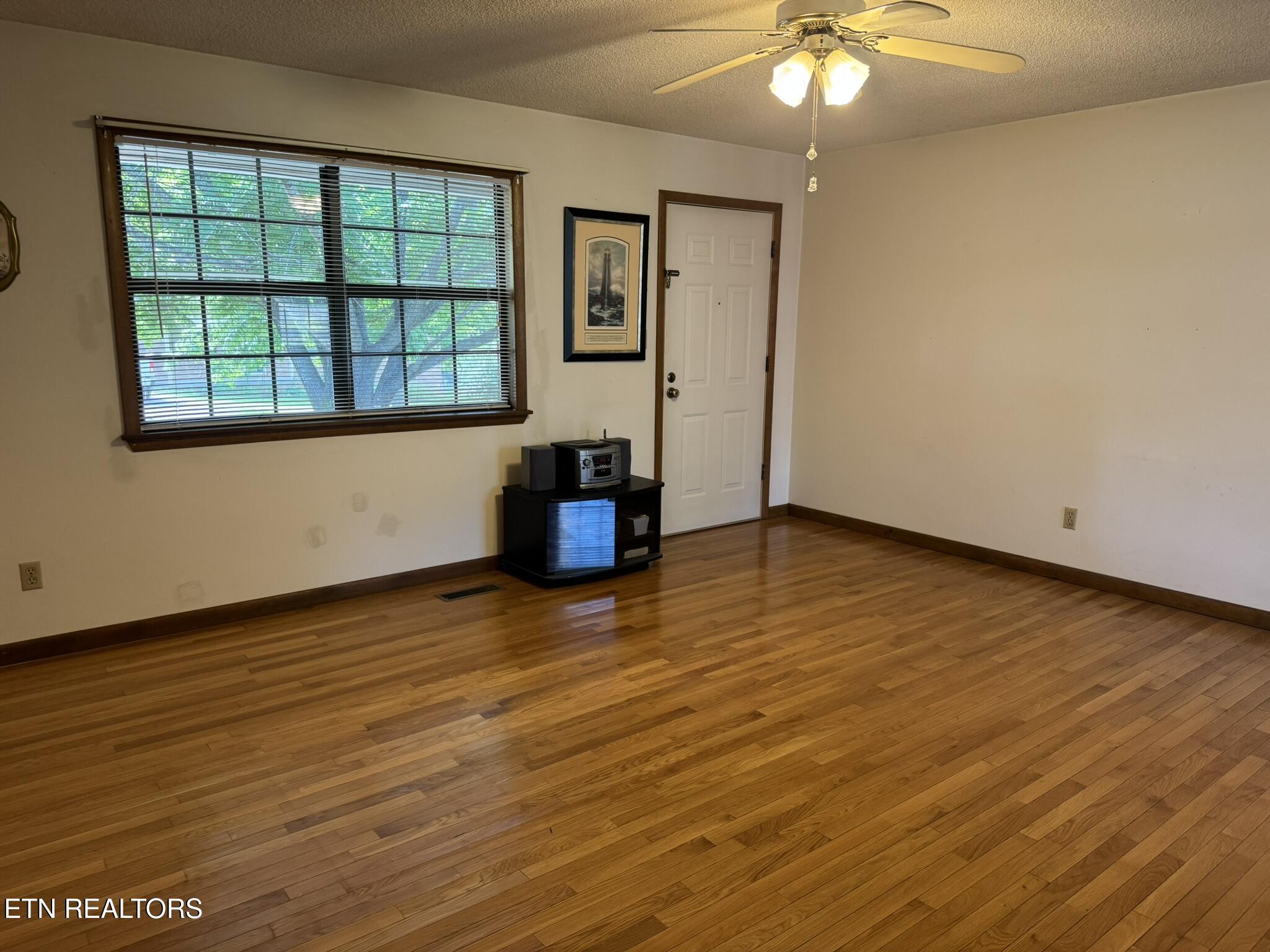 96 County Garage Road Crossville, TN 38555 - Photo 5 of 51 IMG_6306
