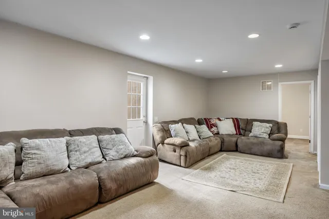 $665,000 | 400 Szypulski Lane, Florence, NJ 08518