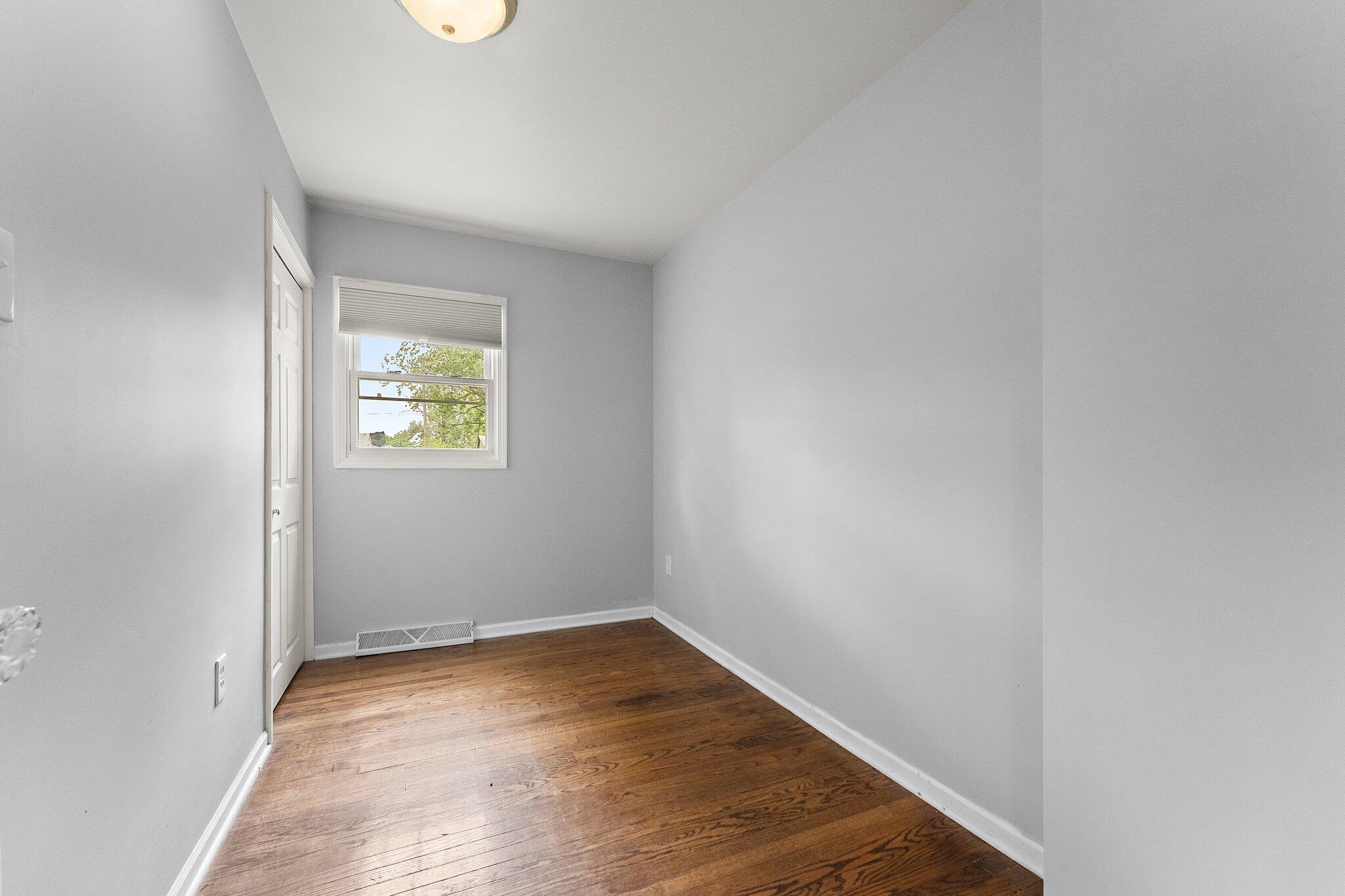 228 Oak Street Crown Point, IN 46307 - Photo 11 of 16 2048x1365