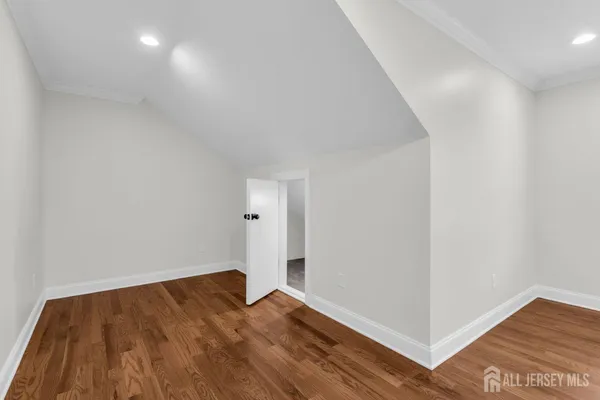 a view of front of a house with a yard