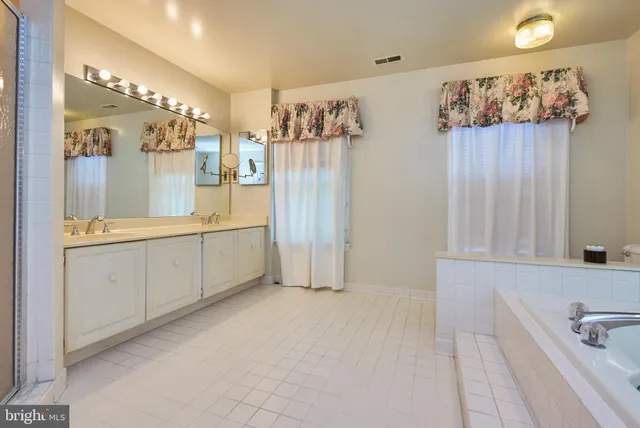 $6,000 | 2 Royal Dominion Court, Bethesda, MD 20817