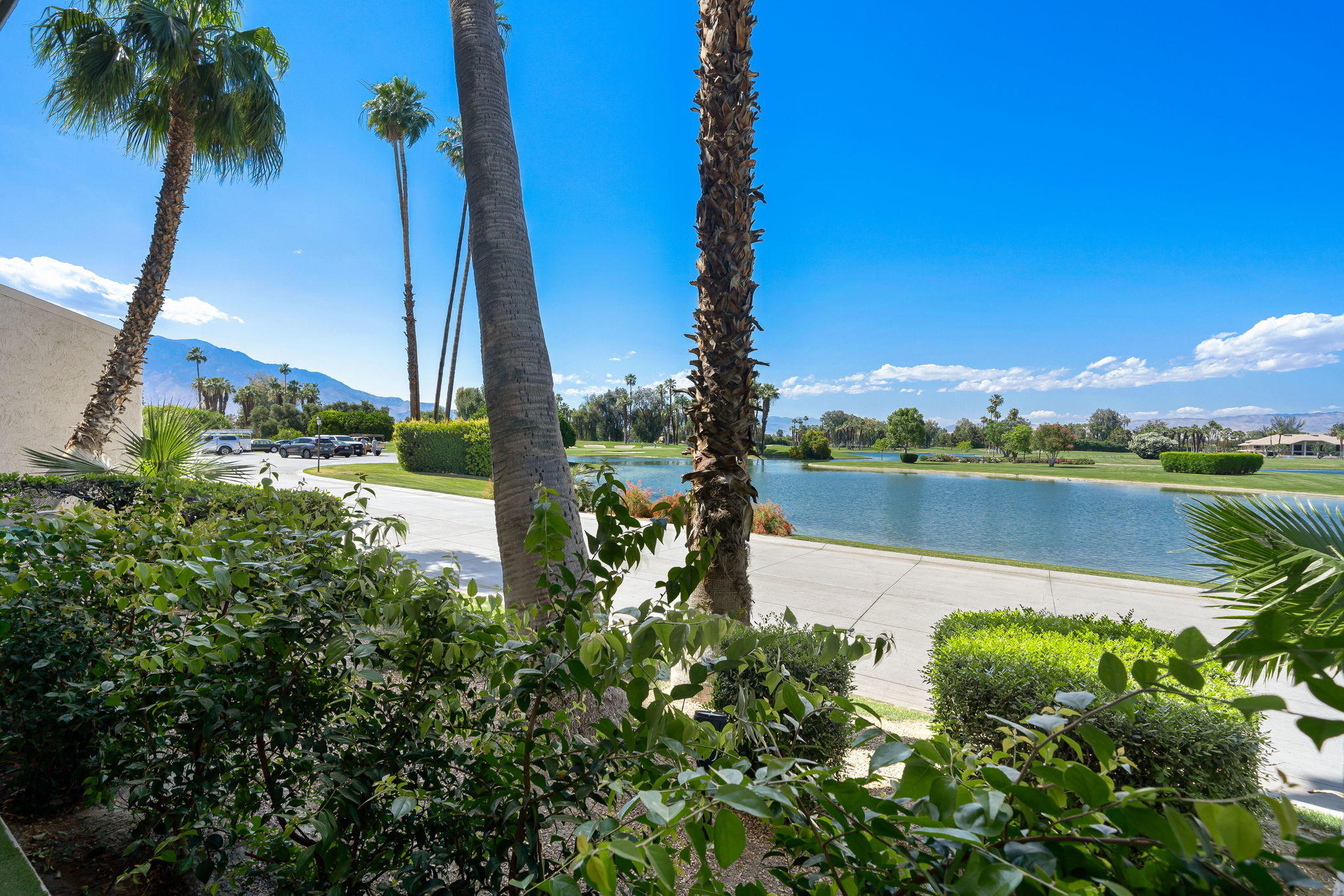 899 Island Drive, Unit 110 Rancho Mirage, CA 92270 - Photo 3 of 34 20-web-or-mls-DMIsland8991100521_020