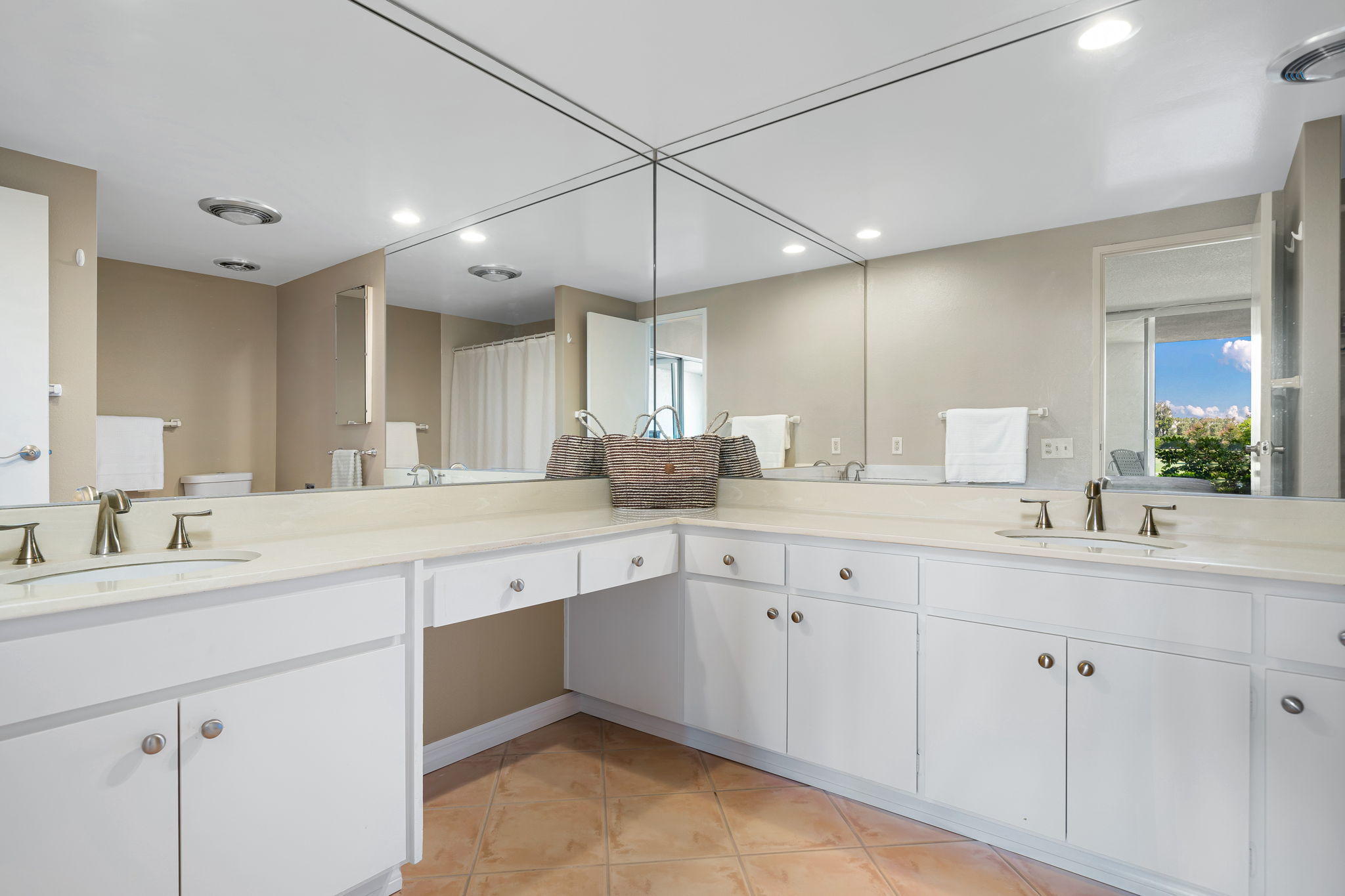 899 Island Drive, Unit 110 Rancho Mirage, CA 92270 - Photo 22 of 34 23-web-or-mls-DMIsland8991100521_023