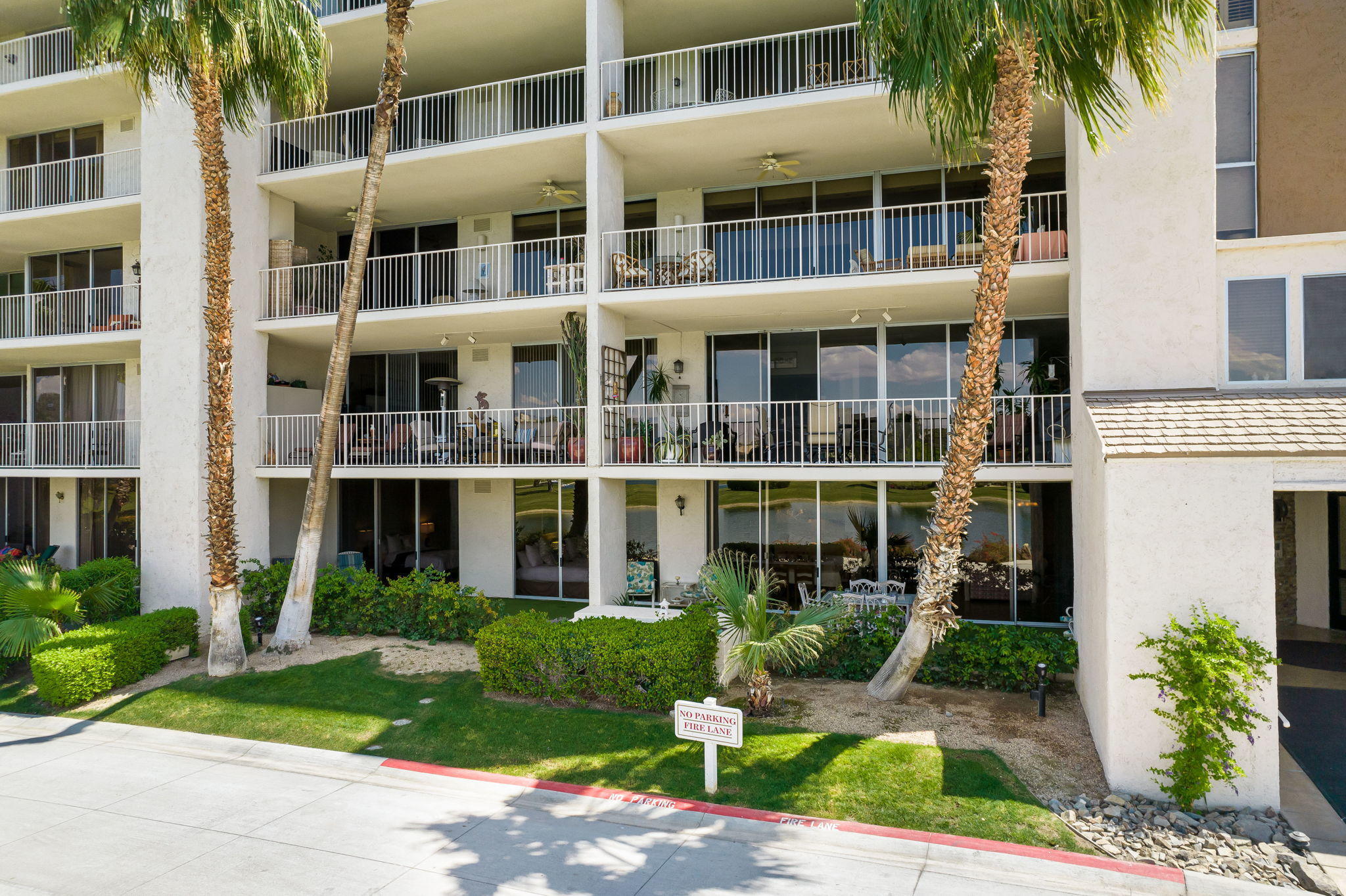 899 Island Drive, Unit 110 Rancho Mirage, CA 92270 - Photo 5 of 34 1-web-or-mls-DMIsland8991100521_001