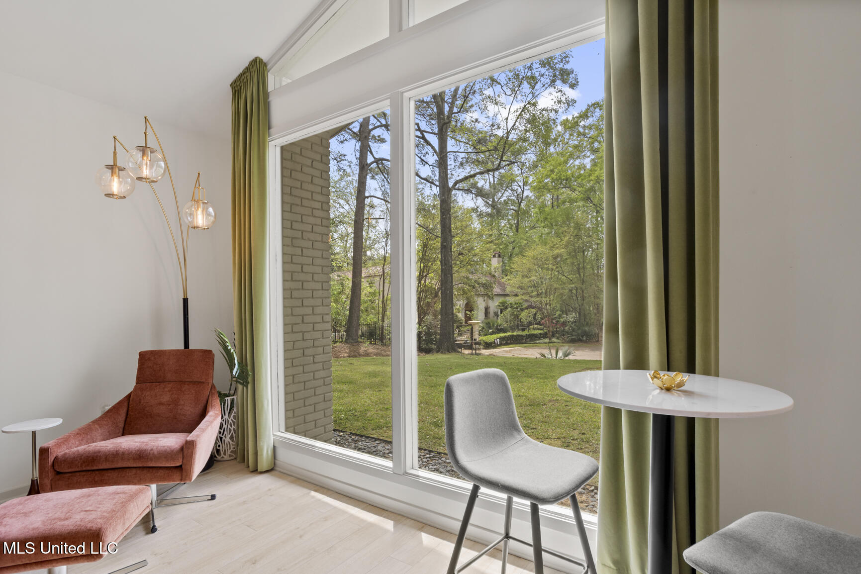 2436 Hideaway Place Jackson, MS 39211 - Photo 12 of 49 2436 Hideaway-16