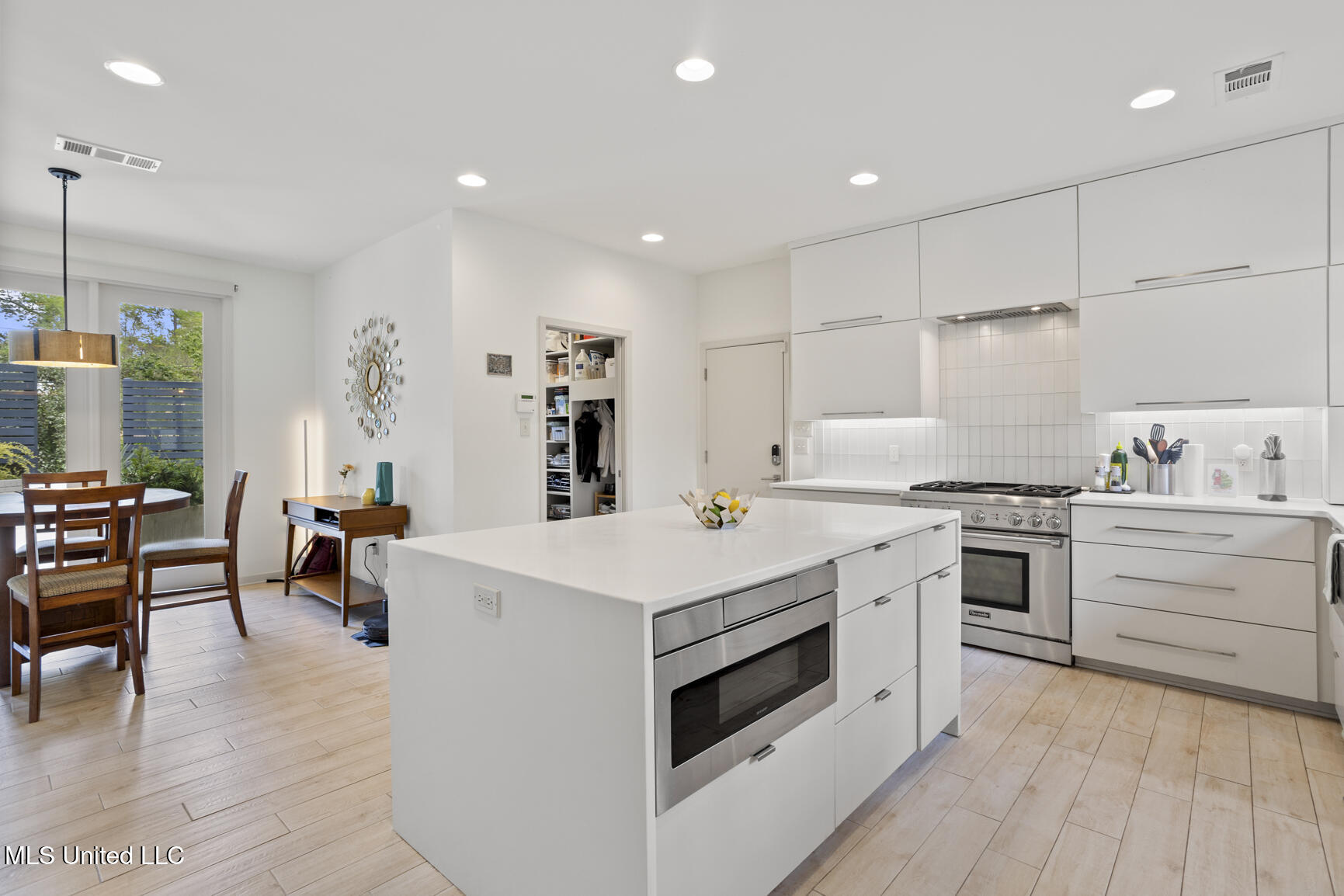 2436 Hideaway Place Jackson, MS 39211 - Photo 18 of 49 2436 Hideaway-21