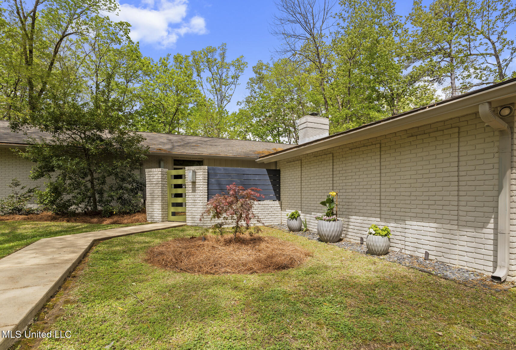 2436 Hideaway Place Jackson, MS 39211 - Photo 2 of 49 2436 Hideaway-1