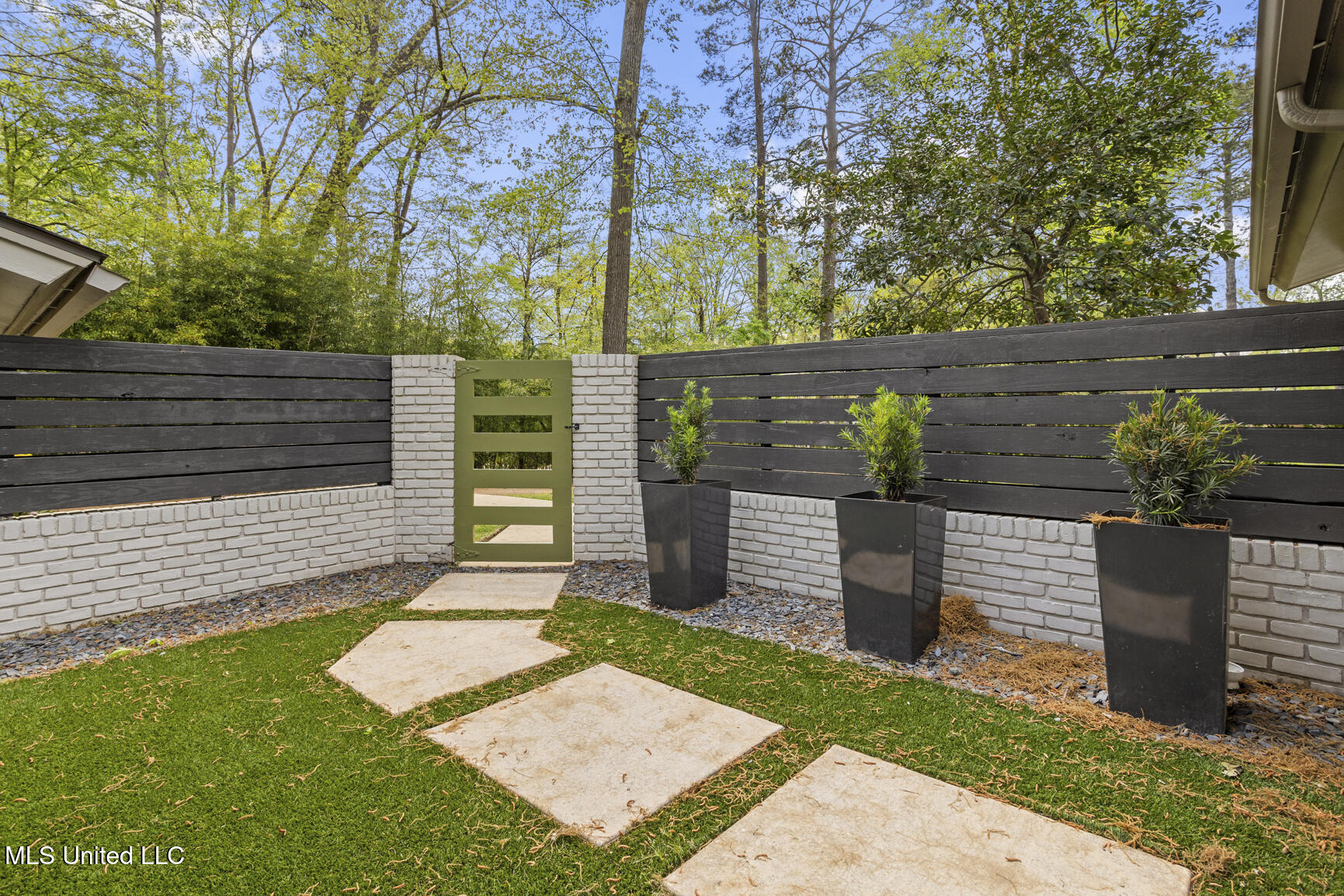 2436 Hideaway Place Jackson, MS 39211 - Photo 7 of 49 2436 Hideaway-10