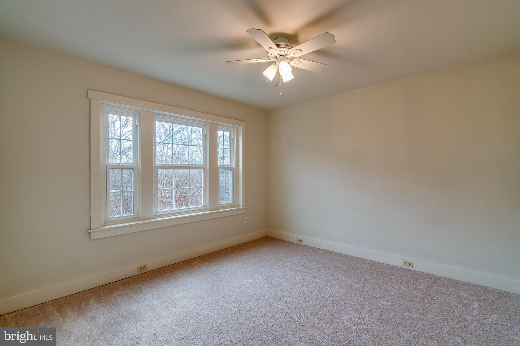 423 Sunset Road Reading, PA 19611 - Photo 26 of 39 an empty room with a window