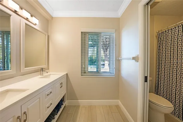 a bathroom with a toilet