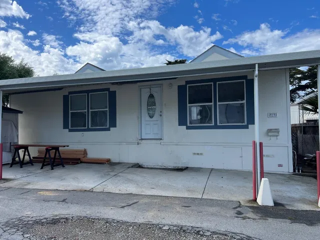a house view with a outdoor space