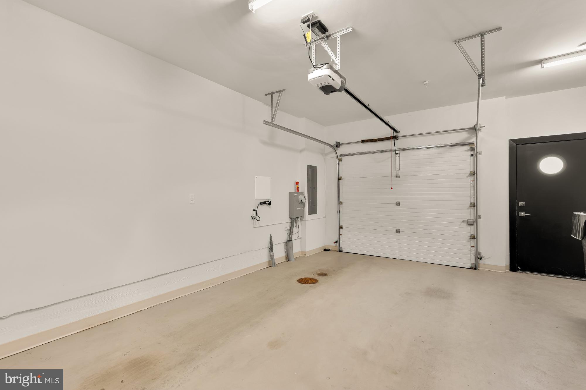 415 Guethler's Way Washington, DC 20003 - Photo 32 of 32 a view of empty room