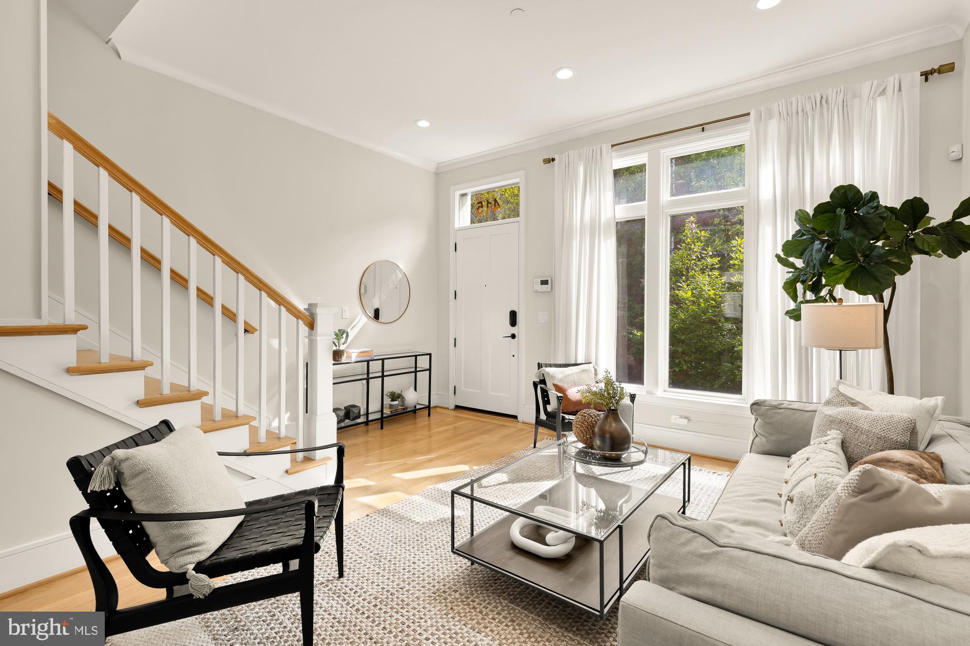 415 Guethler's Way Washington, DC 20003 - Photo 4 of 32 a living room with furniture and a window