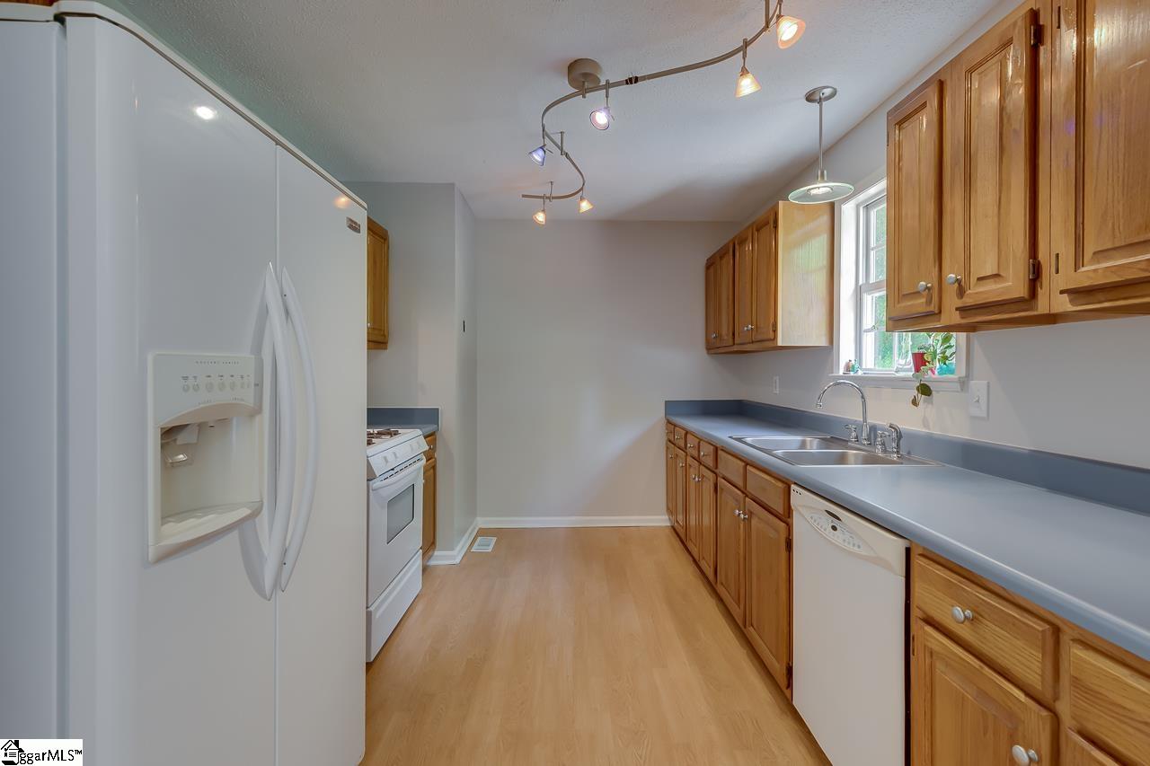 146 Dillard Road Duncan, SC 29334 - Photo 14 of 36 Gallery Image 14