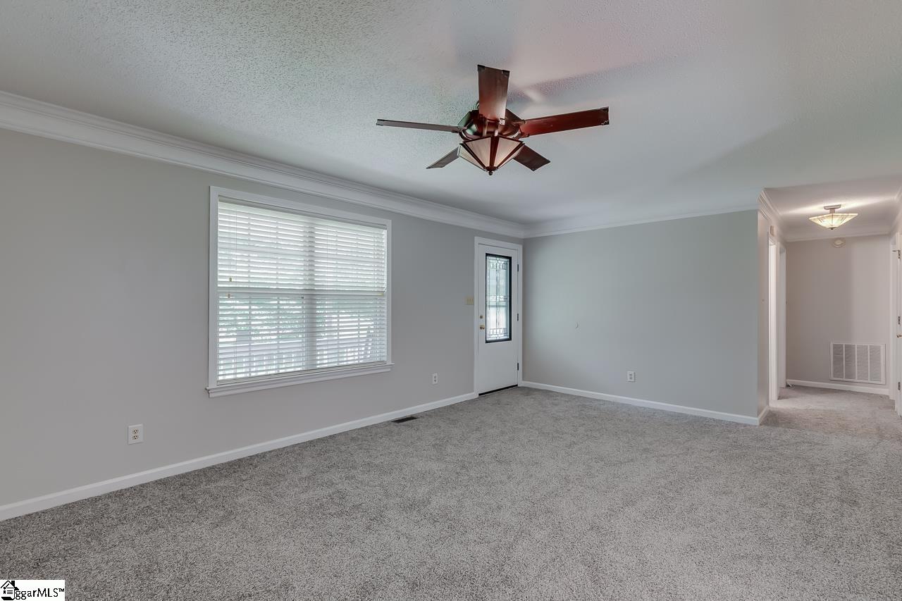 146 Dillard Road Duncan, SC 29334 - Photo 9 of 36 Gallery Image 9