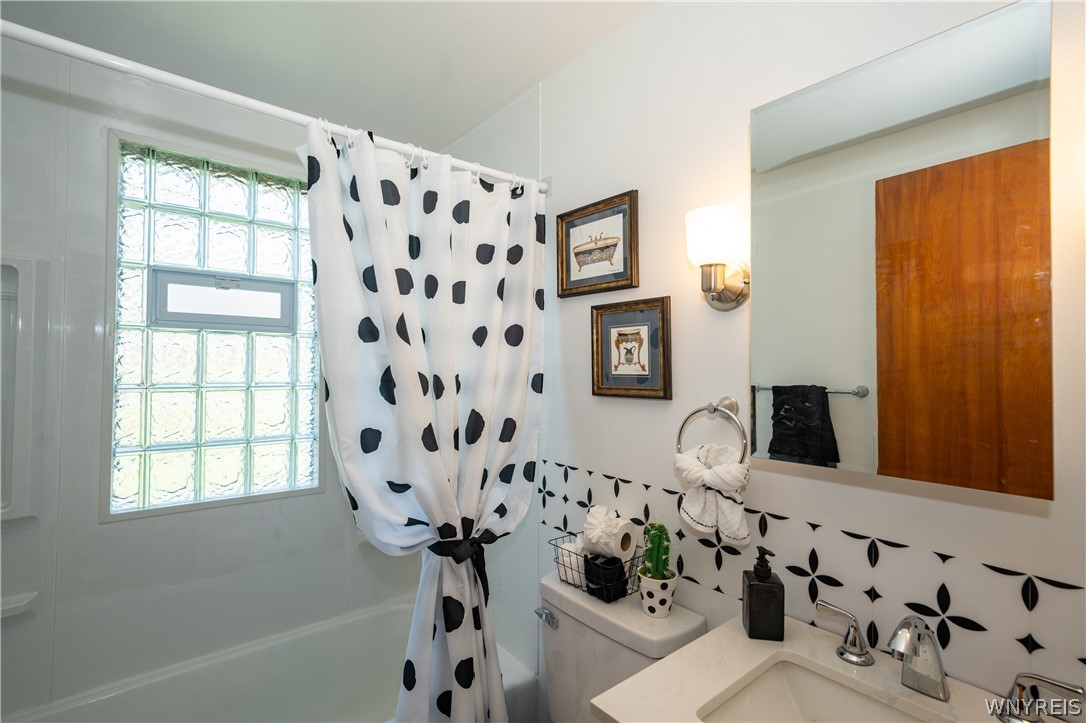 197 Bielak Road Orchard Park, NY 14127 - Photo 19 of 45 1st Floor Bathroom