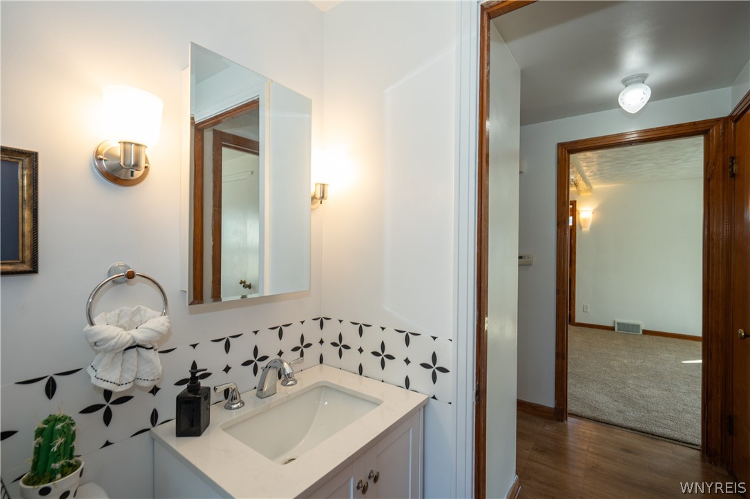 197 Bielak Road Orchard Park, NY 14127 - Photo 21 of 45 1st Floor Bathroom